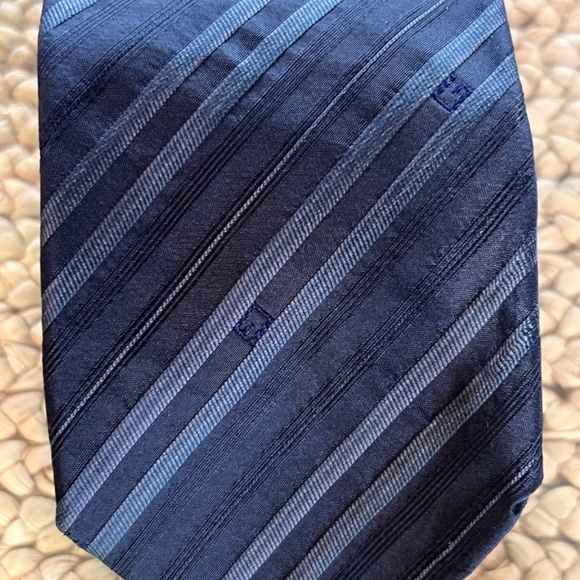 GUCCI Classic Designer Logo Tie 100% Silk Made in Italy - Picture 6 of 8